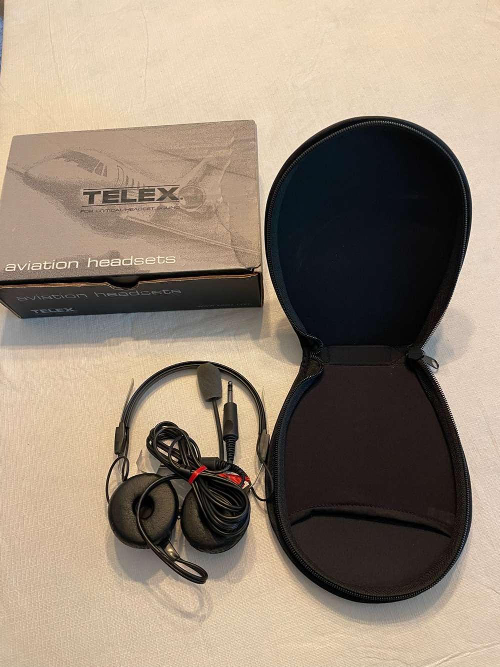 Telex 850 Aviation Headset with Carry Case - Black $350 OBO